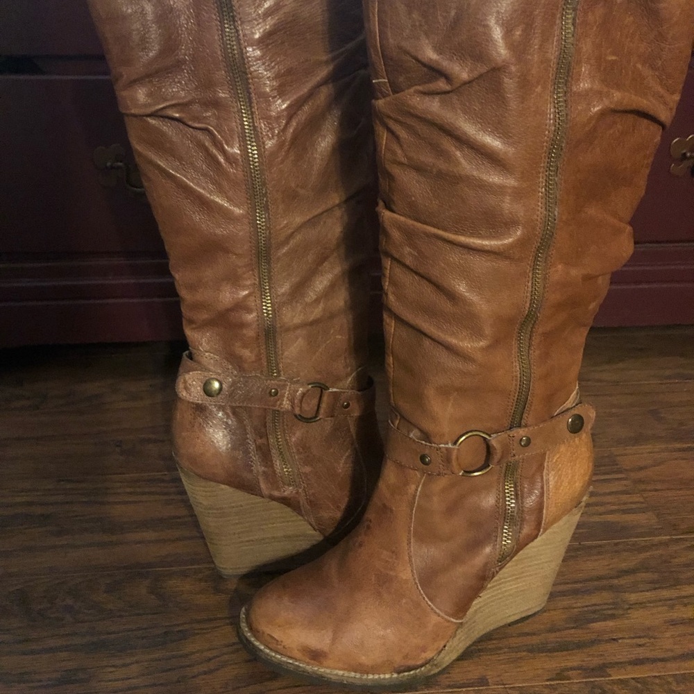 Bakers cognac distressed leather boots